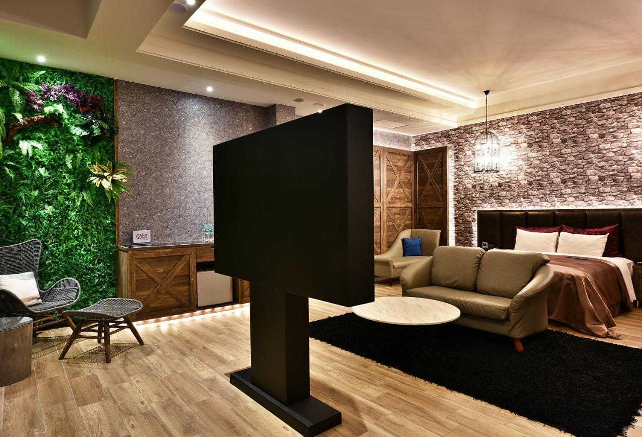 Venice Motel Taichung Esterno foto