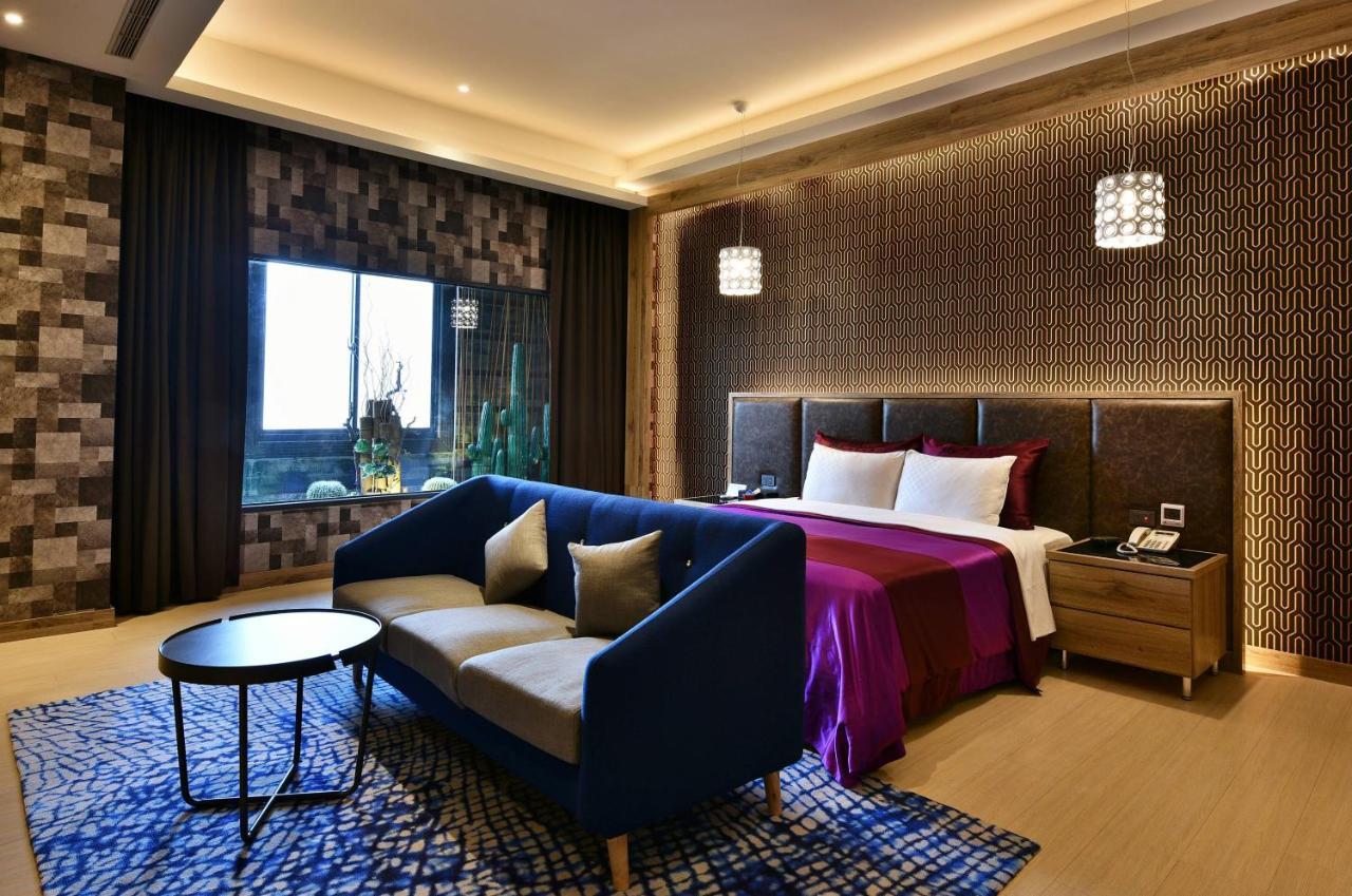 Venice Motel Taichung Esterno foto