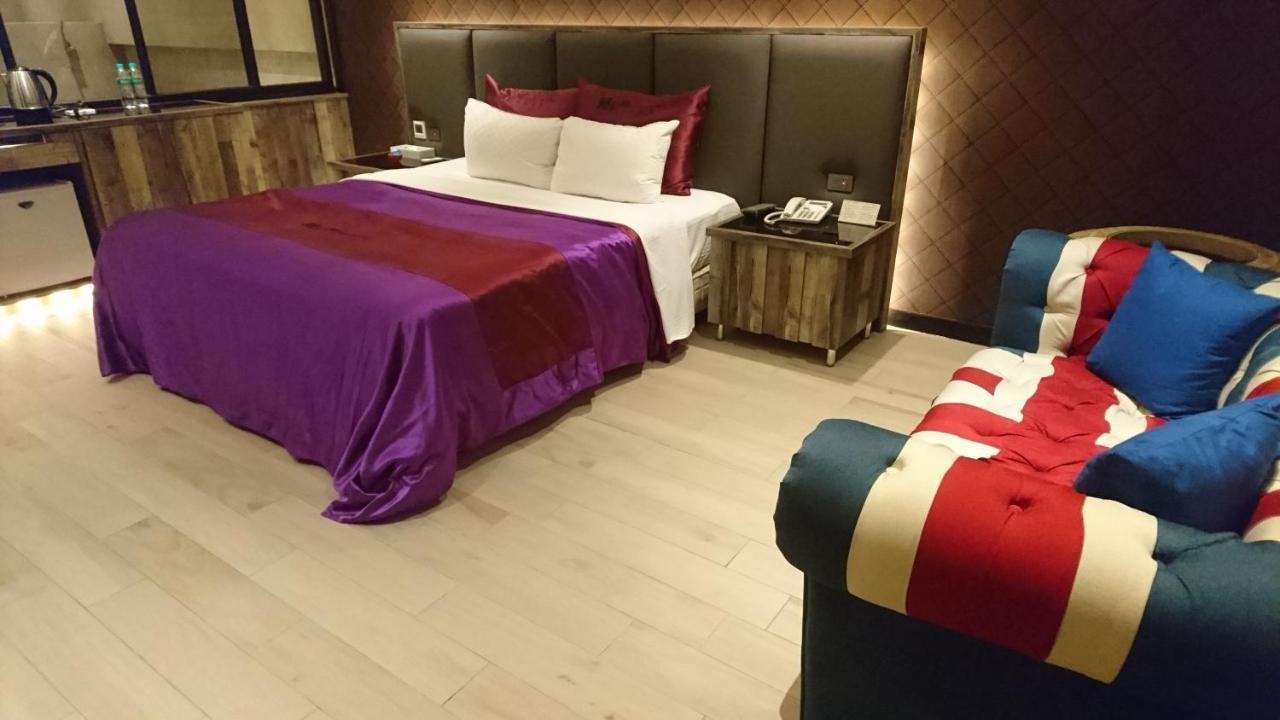 Venice Motel Taichung Esterno foto