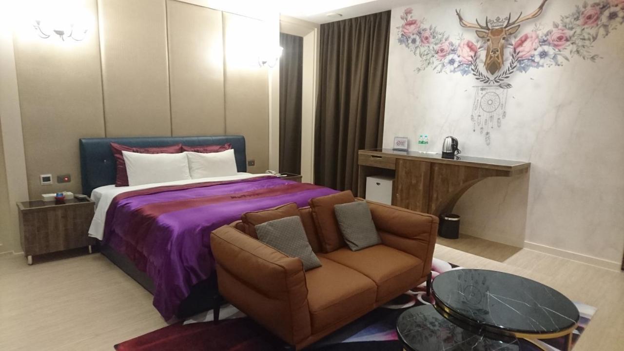 Venice Motel Taichung Esterno foto