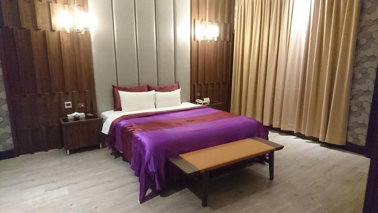 Venice Motel Taichung Esterno foto